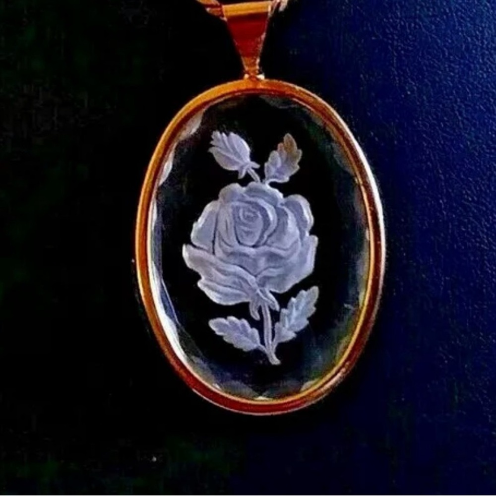 Vintage clear carved lucite oval rose pendant in goldtone with chain necklace